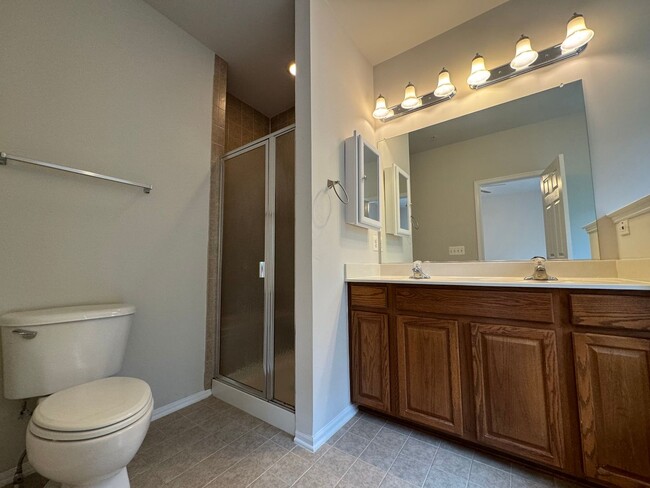 Building Photo - Fantastic 3 Bed 2.5 Bath Brick Townhome In...
