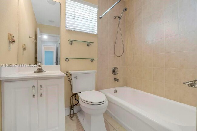 Building Photo - 4370 SW 82nd Ave