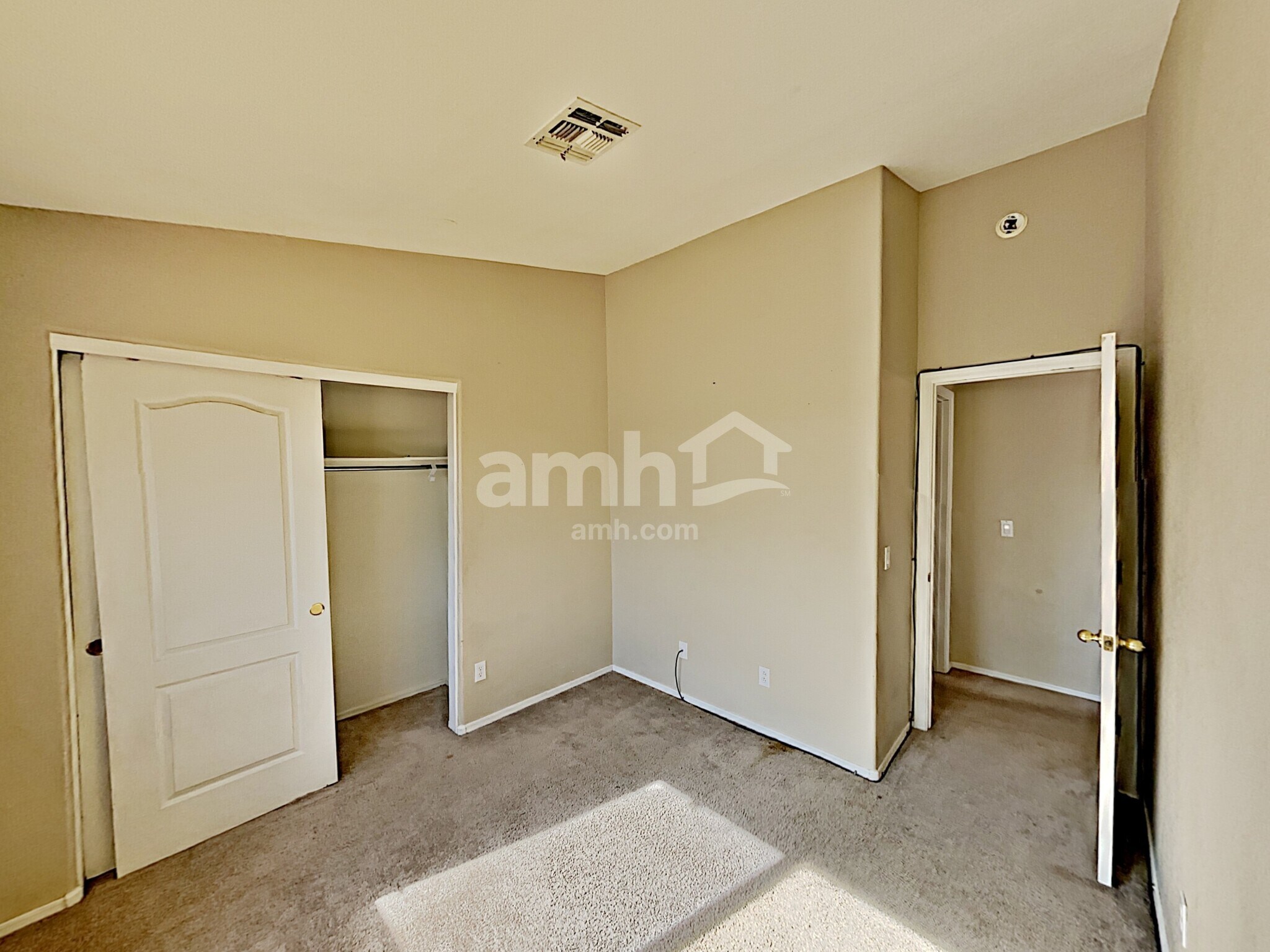 Building Photo - 30300 N Royal Oak Way
