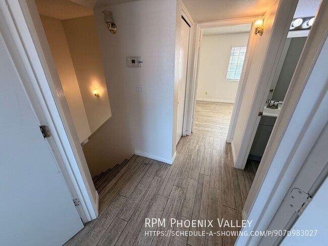 Building Photo - 2954 N Oregon St