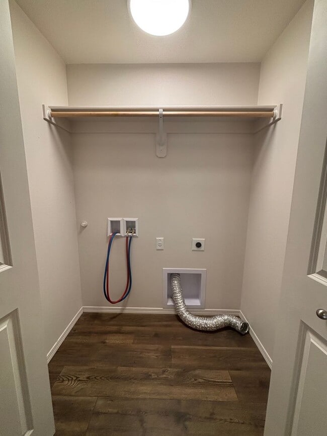 Building Photo - Eugene 3 Bed 2.5 Bath, 2 Story Single Fami...