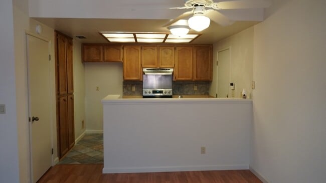Building Photo - Charming 2 bedroom 2 bathroom home in the pocket area of Sacramento!
