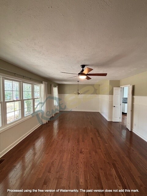 Building Photo - 201 Camellia Way