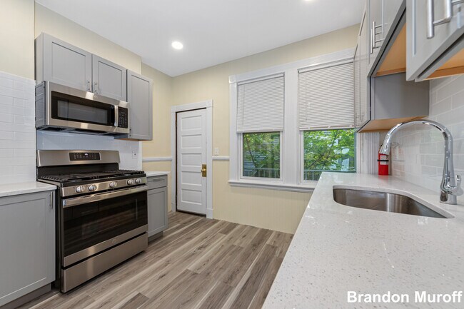 Building Photo - 44 Brackett St