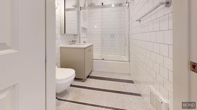 Building Photo - 5 bedroom in NEW YORK NY 10009