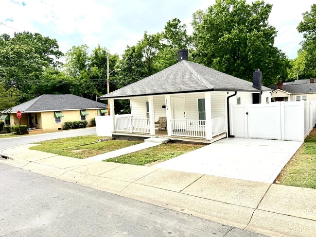 Building Photo - 2228 Tate St