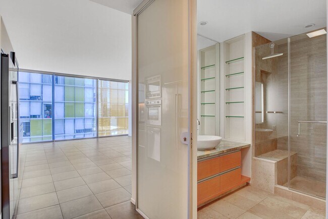 Building Photo - Veer Towers 1009W- Partial Strip Views fro...