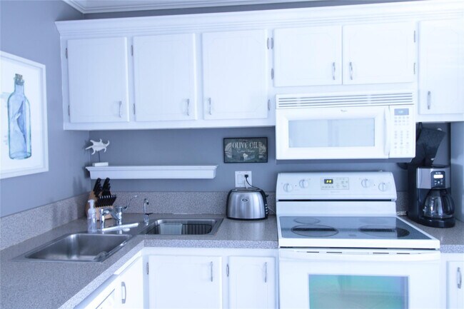 Building Photo - 470 Paradise Isle Blvd