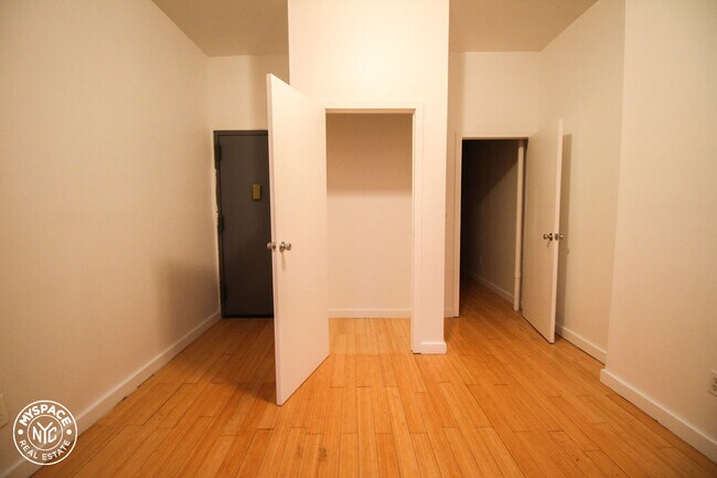 Building Photo - 297 Troutman St