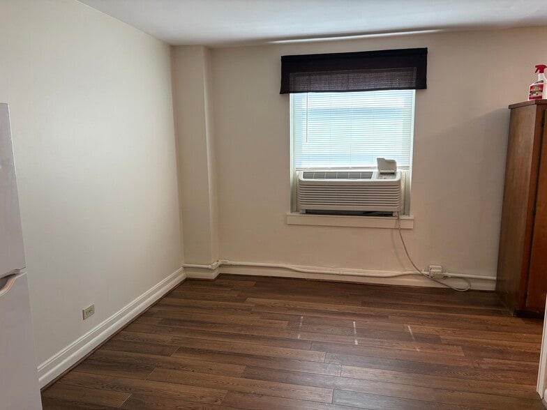 Den area - Homestead