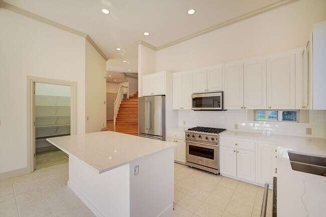 Building Photo - 4bd/4ba Kirkland House