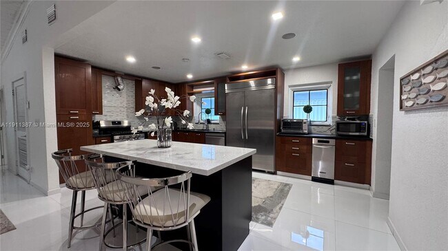 Building Photo - 1332 Van Buren St