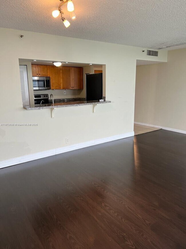 Building Photo - 7601 E Treasure Dr