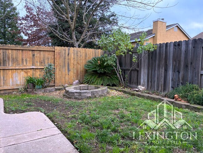 Building Photo - Updated 3 Bedroom, 2 Bathroom, Single-Story Home in Antelope!