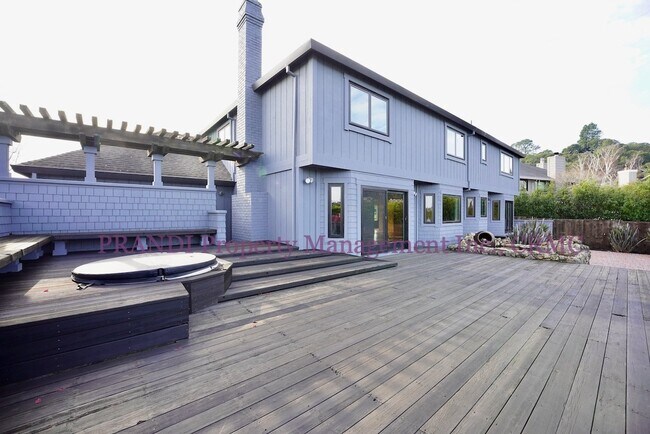 Building Photo - Sleek, Expansive, Designer Home with Priva...