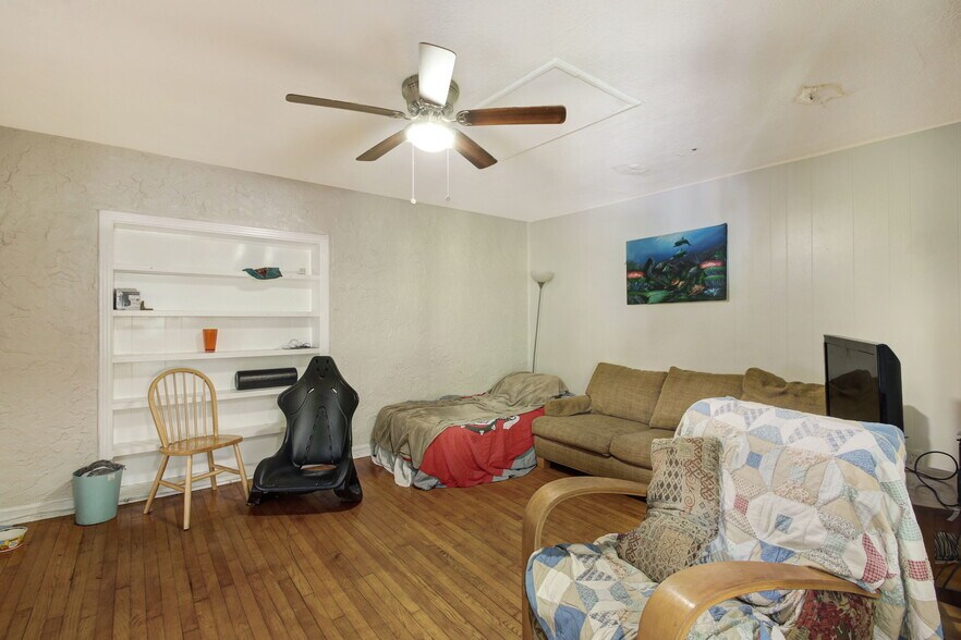 Building Photo - 2353 Spring Park Rd