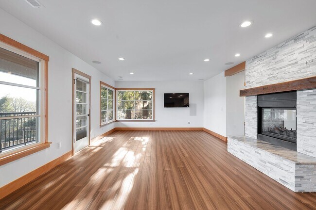 Building Photo - Lake Oswego Four Bedroom Home with View of...
