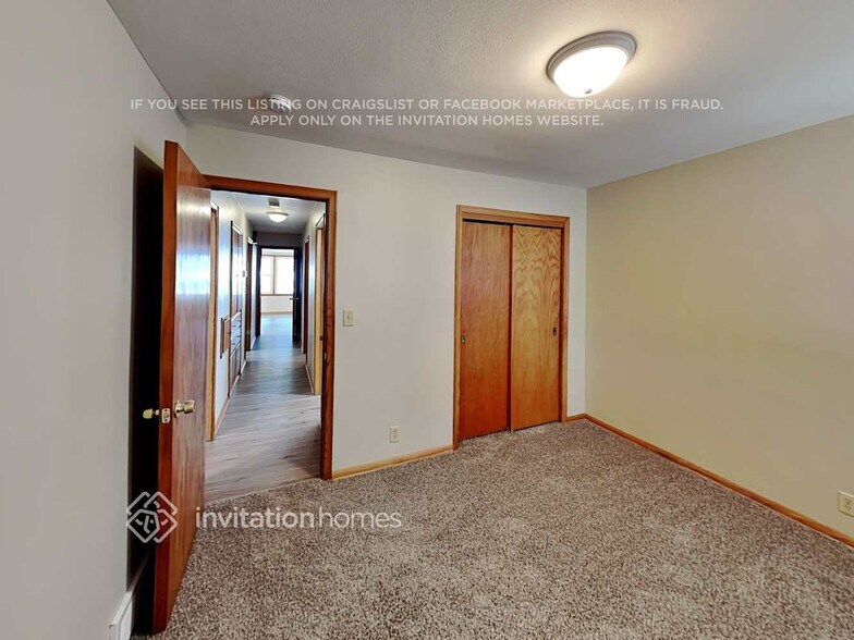 Building Photo - 3227 34th Ave S