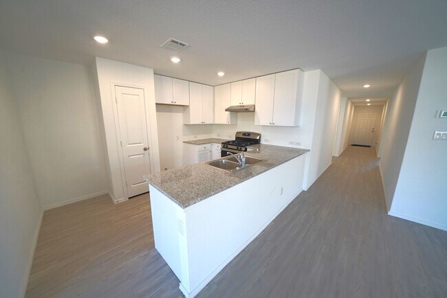 Building Photo - Like-New Home Now Available For Rent in Converse, TX! Realtor Commission offered: $600