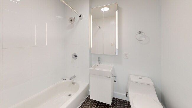 Building Photo - 810 Eddy St