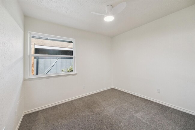 Building Photo - 9327 Crescent Moon Dr