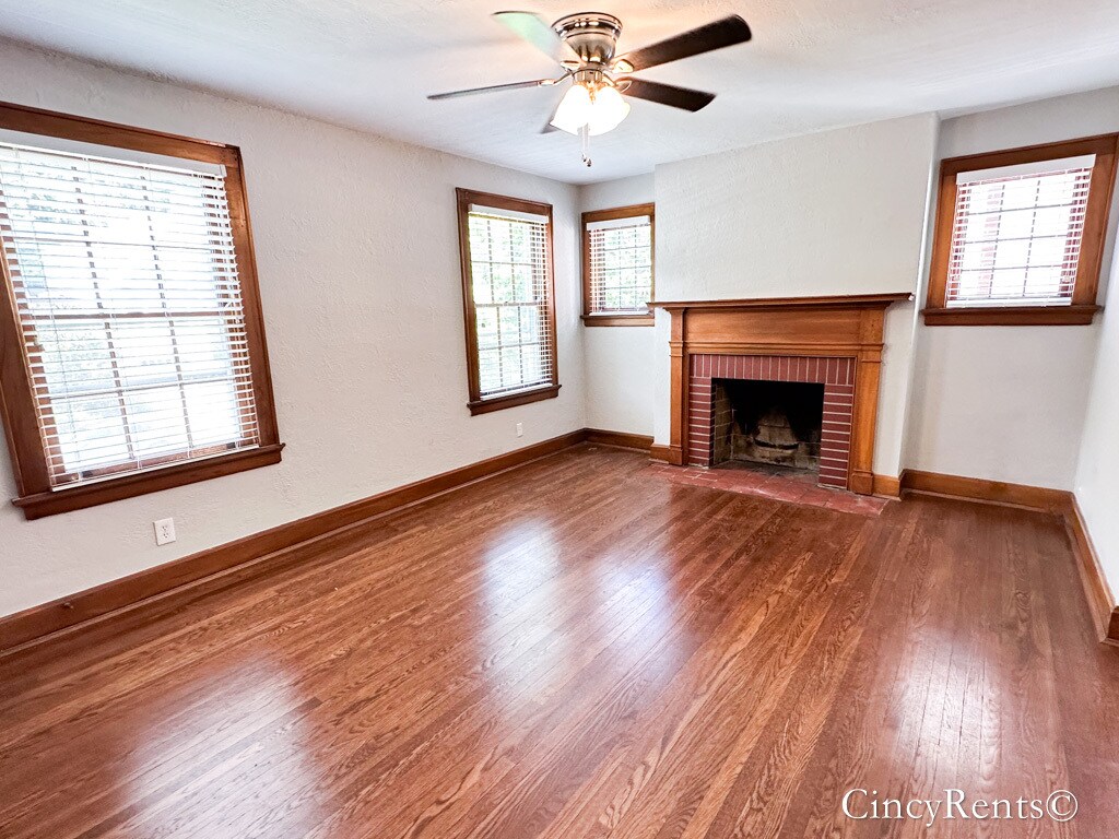 Building Photo - 3434 Ault View Ave