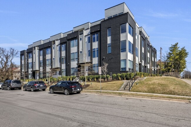 Building Photo - 1648 19th Ave S