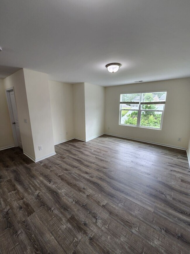 Building Photo - 1205 Willowcrest Rd