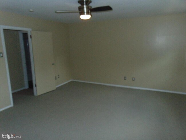 Building Photo - 1155 York Rd