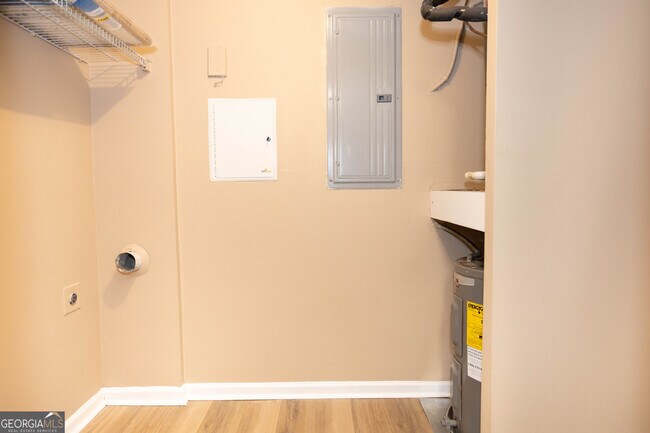 Building Photo - 12303 Fairington Ridge Cir