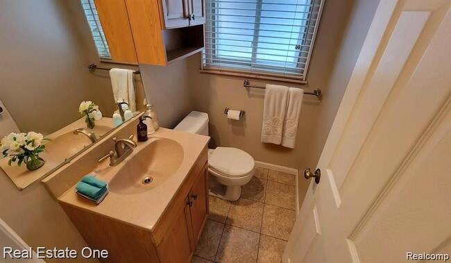 Building Photo - 43608 Lombardy Dr