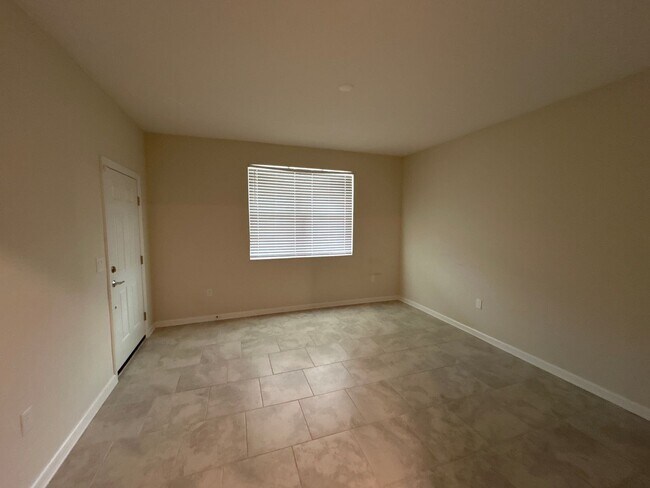 Building Photo - Magnetite Loop