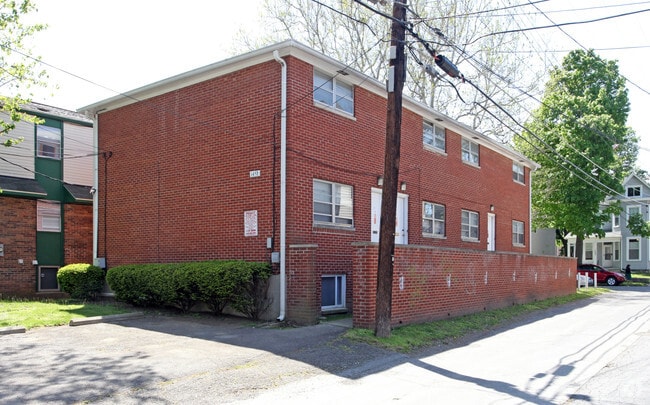Building Photo - 1458 Highland St