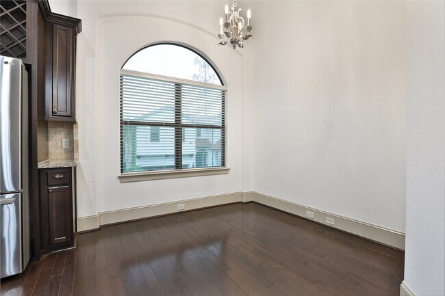Building Photo - 1805 W 24th St