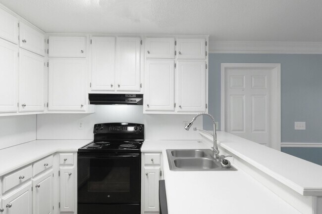 Building Photo - Charming 3BR/2BA Ranch Home with Spacious Backyard & Deck!