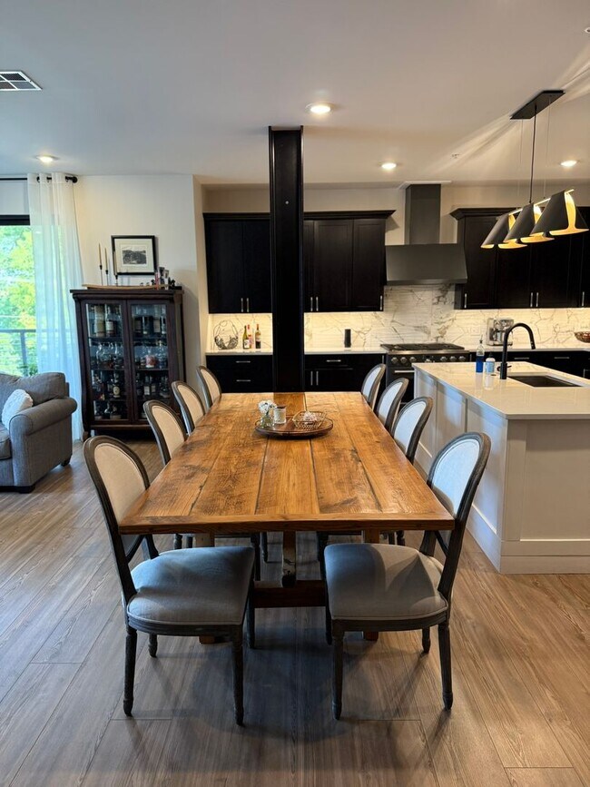 Building Photo - 100 Quartz Knl