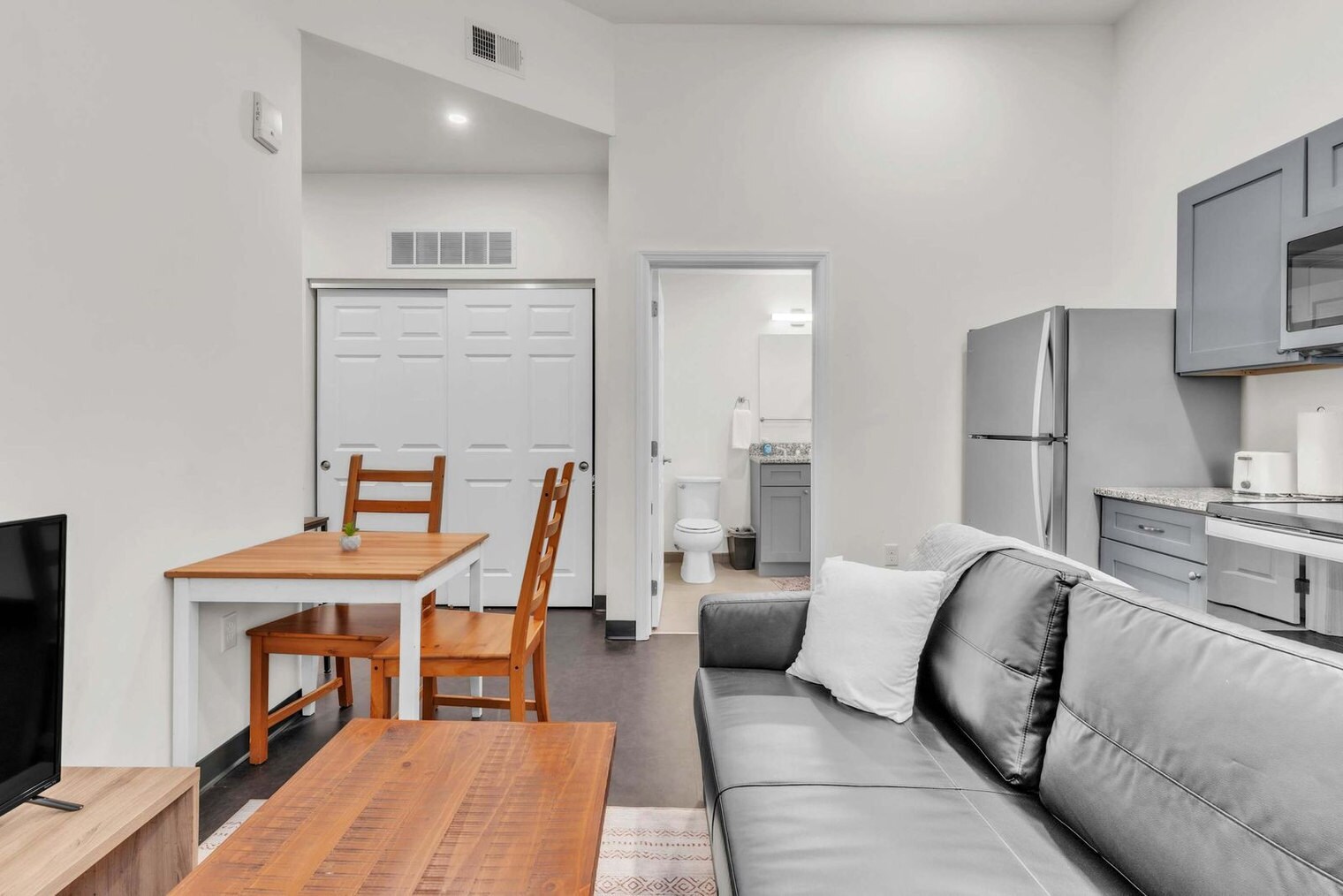 Building Photo - 800 Penn Ave