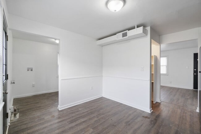 Building Photo - 3 Bedroom with Central AC