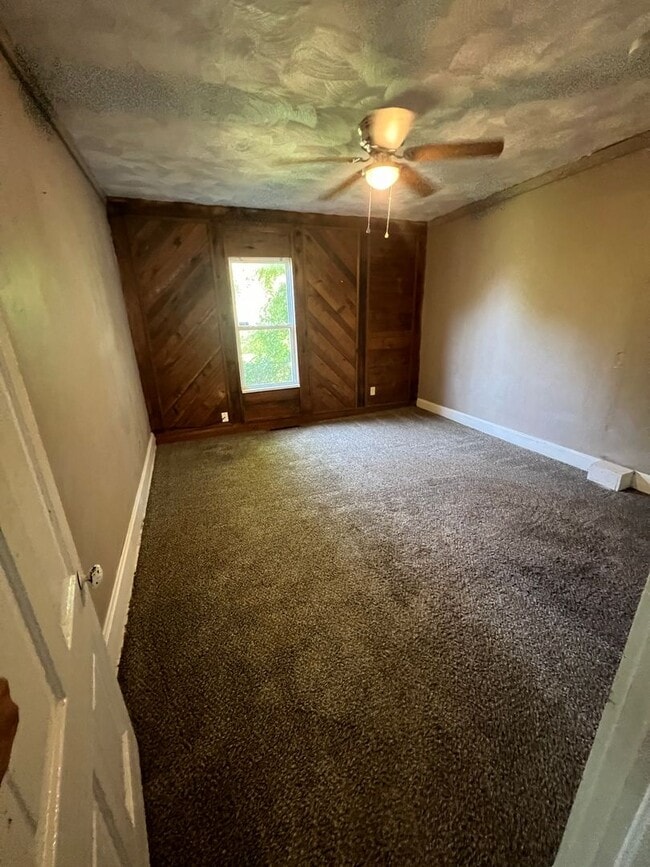 Building Photo - 2 bedroom/1 bathroom