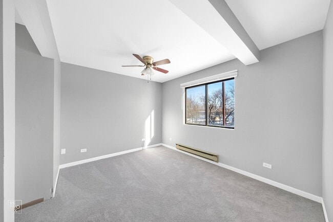 Building Photo - 2 Bedroom Condo in the Virginia Road Condominiums in Crystal Lake!