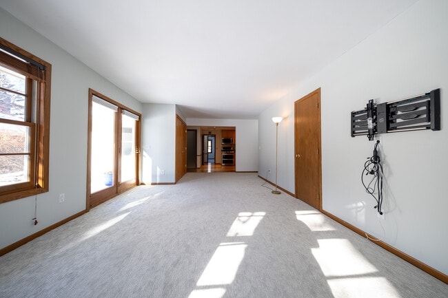 Building Photo - 5209 W 61st St