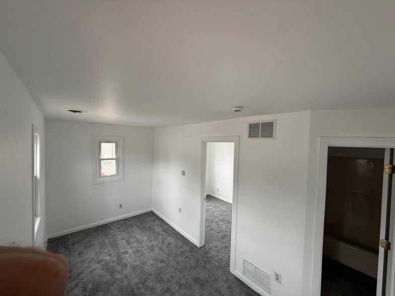 Family/Living room - 72 Peony St