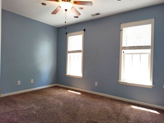 Building Photo - Stunning Corner Lot home located within a cul-de-sac in the Mitchell Glen Community!