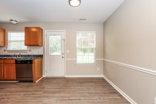 Building Photo - 1105 Brocton Ct