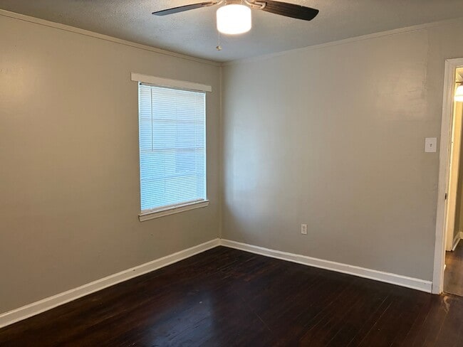 Building Photo - 5818 Glenhurst Dr