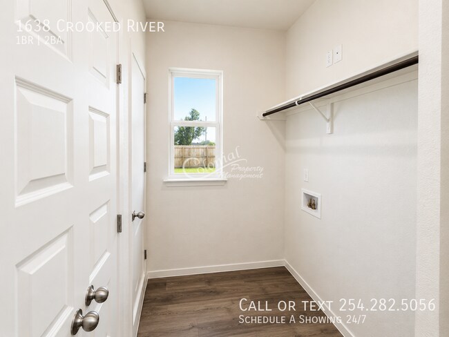 Building Photo - 1638 Crooked River