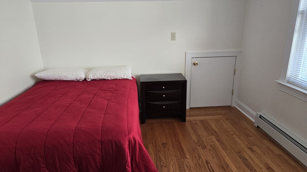 Bedroom - 47 Hotchkiss St