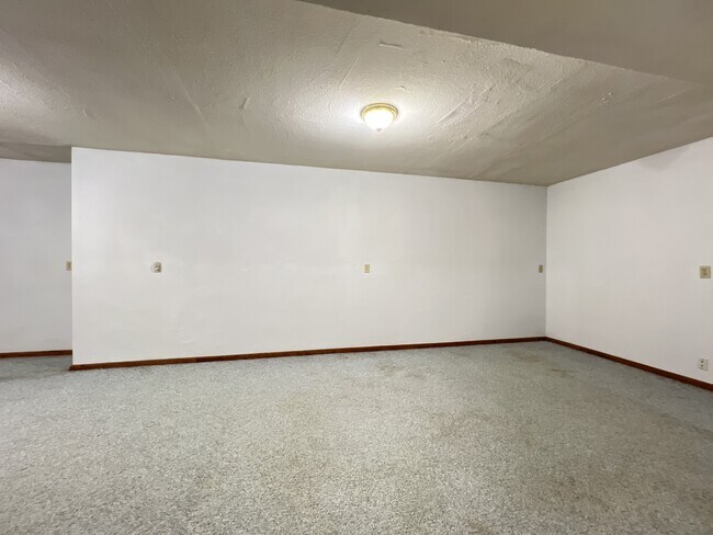 Building Photo - 3690 Keystone Dr