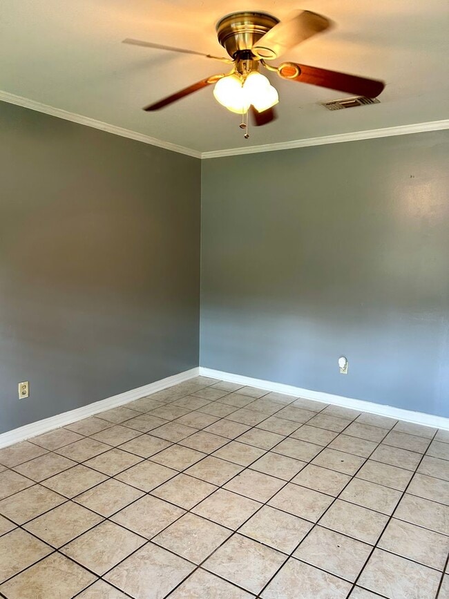 Building Photo - 7813 Woodfield Dr