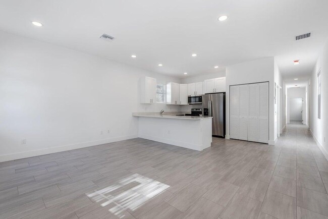 Building Photo - 3188 Hiawatha Ave